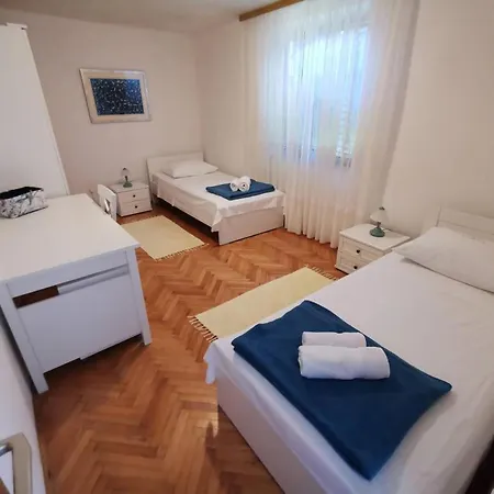 Apartment Vesna Postira